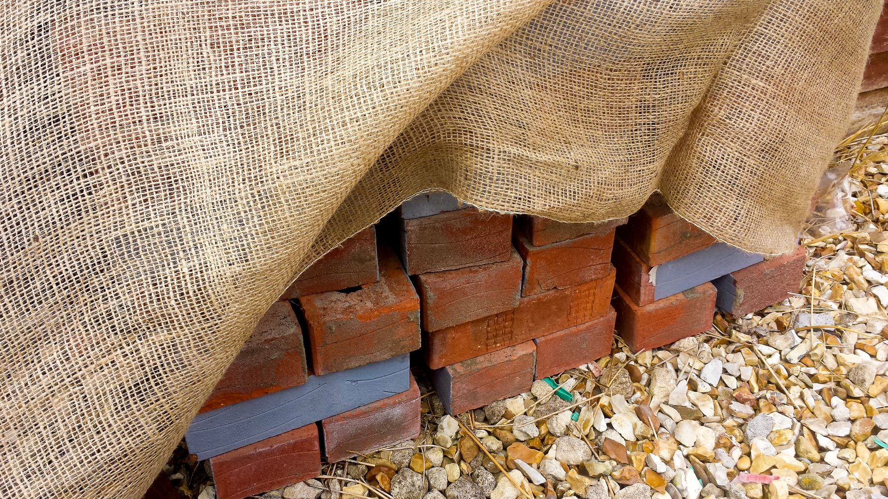 How to use Hessian for Masonry Frost Protection